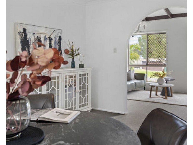 31 Cresthill Avenue, Regents Park QLD 4118