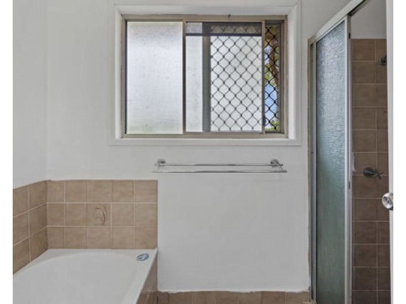 31 Cresthill Avenue, Regents Park QLD 4118