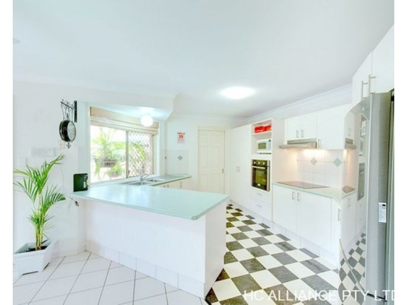 32 COLLINGROVE PLACE, Forest Lake QLD 4078