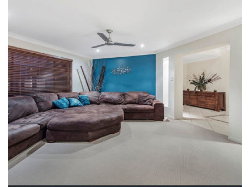 20 Wellers street, Pacific Pines QLD 4211