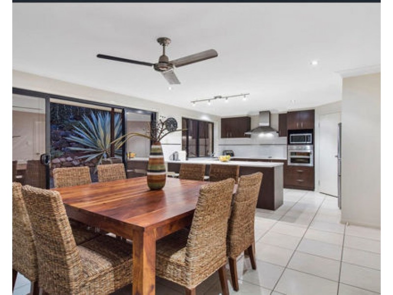 20 Wellers street, Pacific Pines QLD 4211