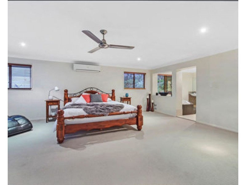 20 Wellers street, Pacific Pines QLD 4211