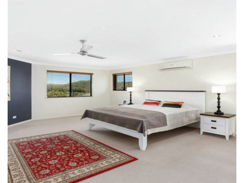 20 Wellers street, Pacific Pines QLD 4211