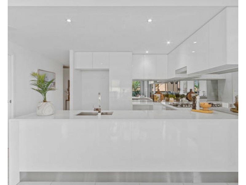 317/19 Imperial Parade, Labrador QLD 4215