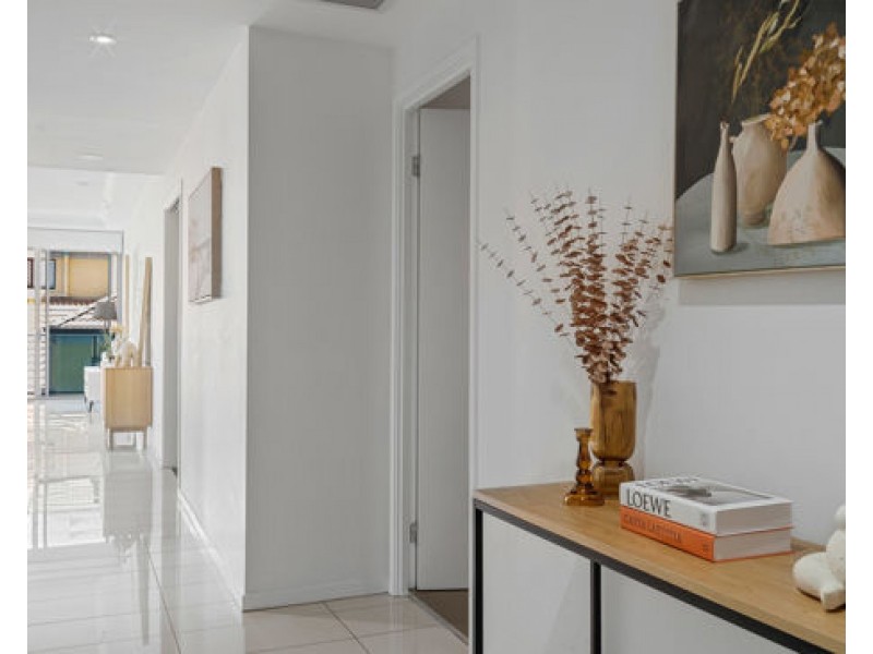 317/19 Imperial Parade, Labrador QLD 4215