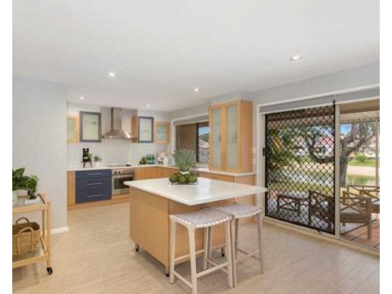 3 Reef Court, Mermaid Waters QLD 4218