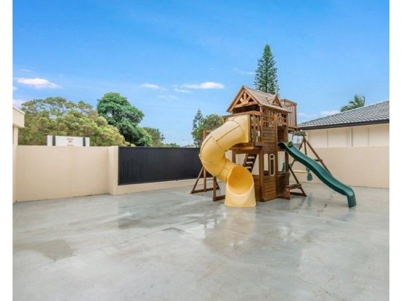 3 Reef Court, Mermaid Waters QLD 4218
