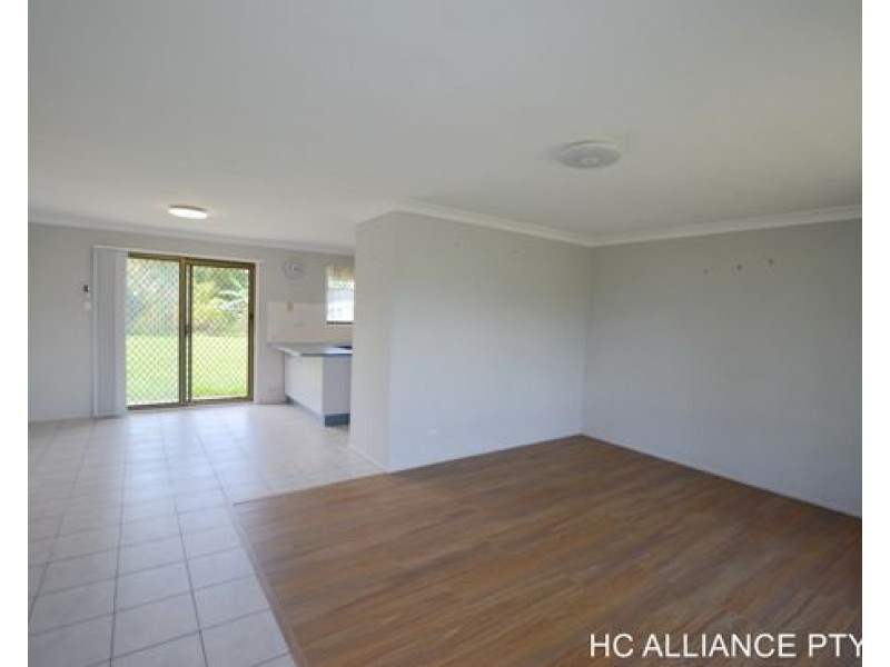 28 Parkroyal Cres, Regents Park QLD 4118