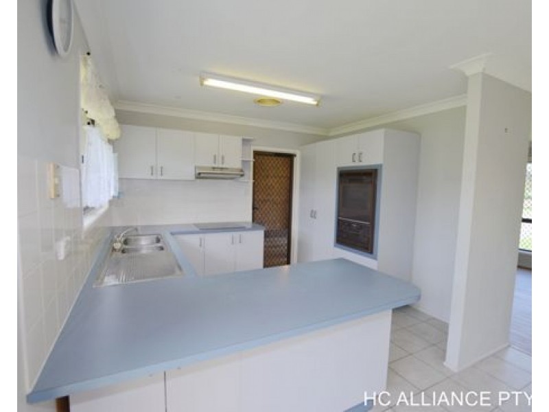 28 Parkroyal Cres, Regents Park QLD 4118