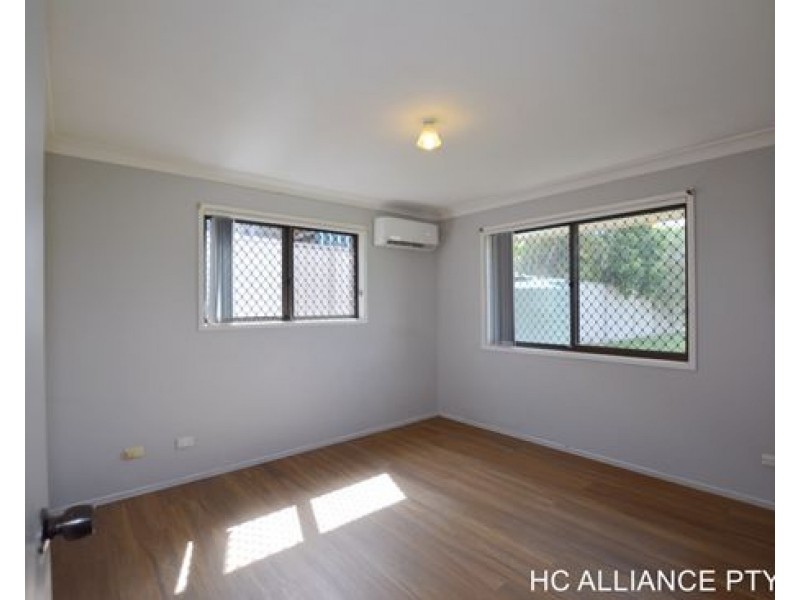 28 Parkroyal Cres, Regents Park QLD 4118