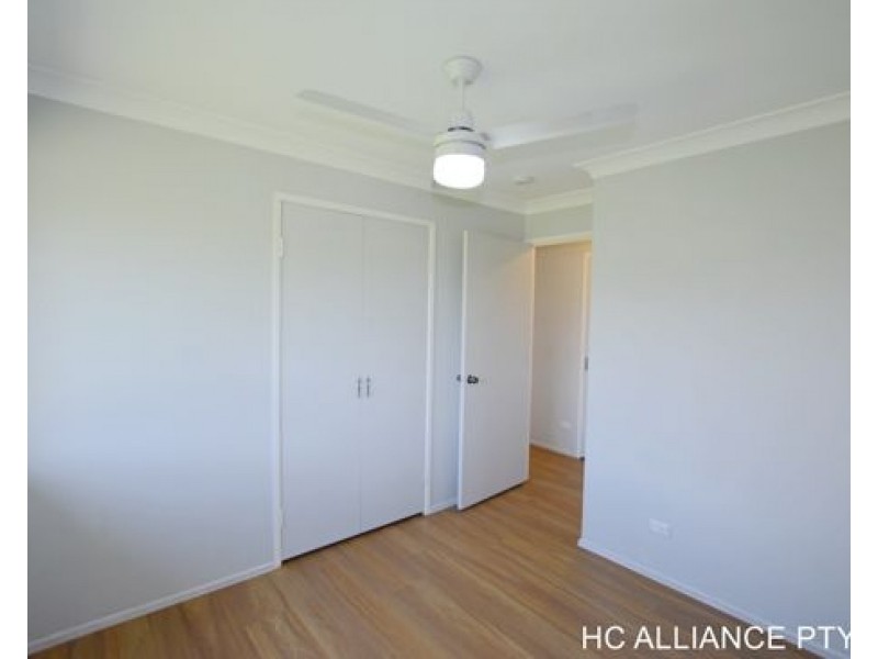 28 Parkroyal Cres, Regents Park QLD 4118