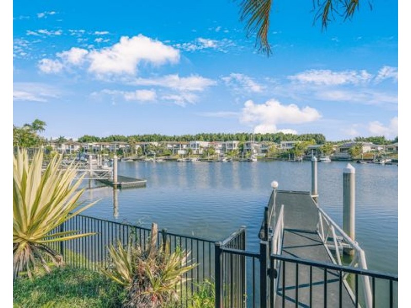 2220 Taromeo Court, Hope Island QLD 4212