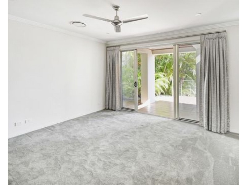 2220 Taromeo Court, Hope Island QLD 4212