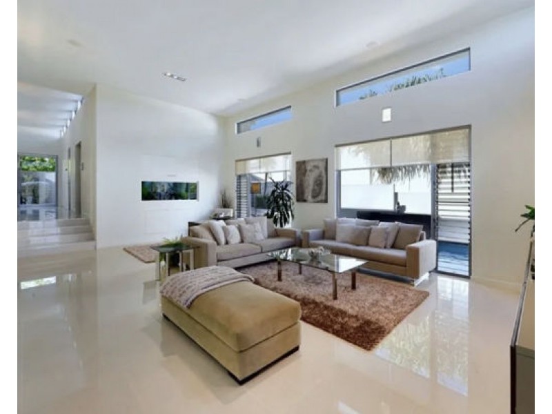 2004 THE BOULEVARDE, Benowa QLD 4217