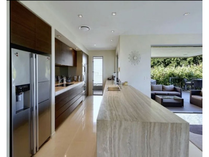 2004 THE BOULEVARDE, Benowa QLD 4217
