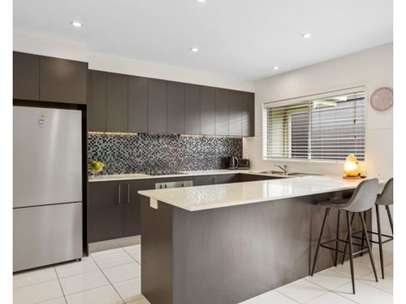 64 CREEKSIDE DRIVE, Springfield Lakes QLD 4300