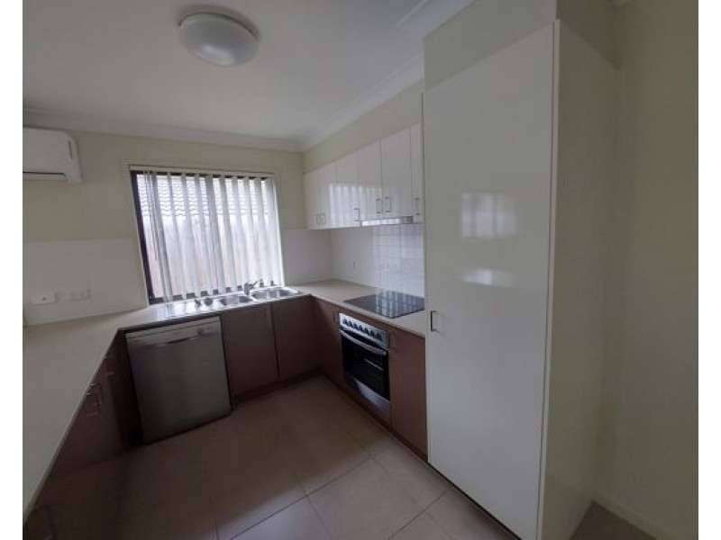 8 COTTRELL DRIVE, Pimpama QLD 4209