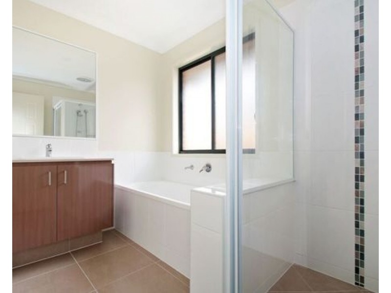 8 COTTRELL DRIVE, Pimpama QLD 4209