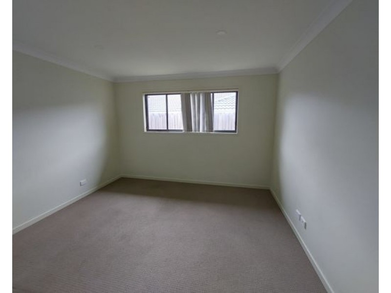 8 COTTRELL DRIVE, Pimpama QLD 4209