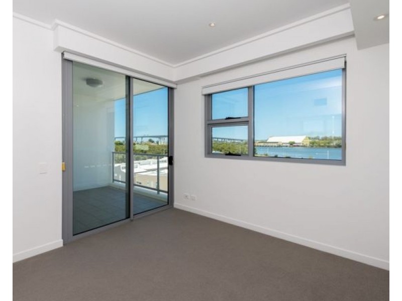 3513/126 Parkside Circuit, Hamilton QLD 4007