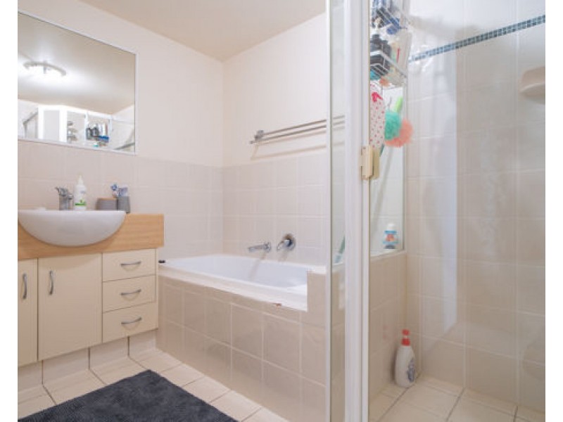 27/24 Slatyer Ave, Bundall QLD 4217