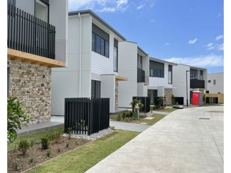 15/191-197 Marina Quays Boulevard in Hope Island, Hope Island QLD 4212