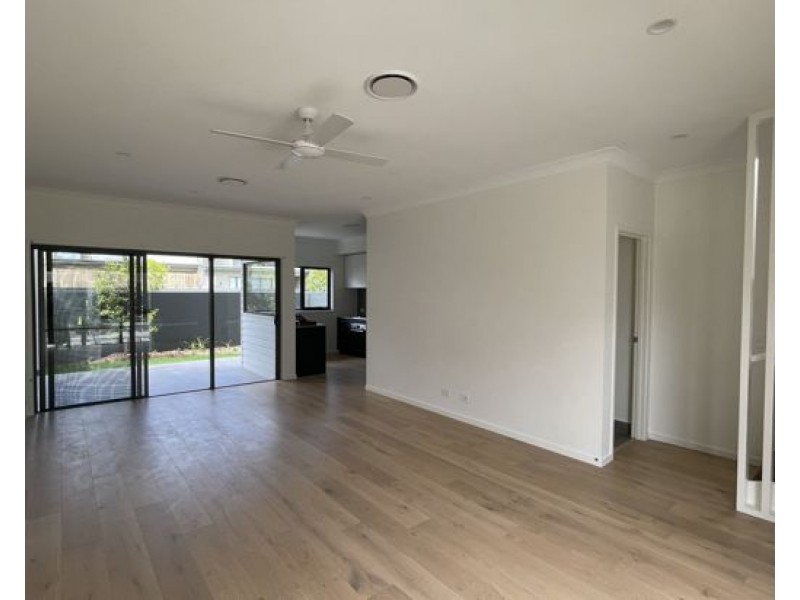 15/191-197 Marina Quays Boulevard in Hope Island, Hope Island QLD 4212