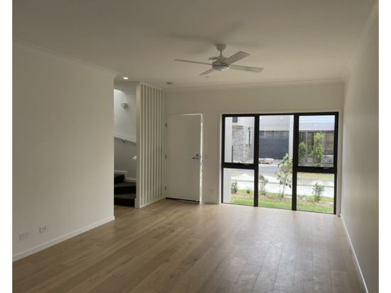 15/191-197 Marina Quays Boulevard in Hope Island, Hope Island QLD 4212