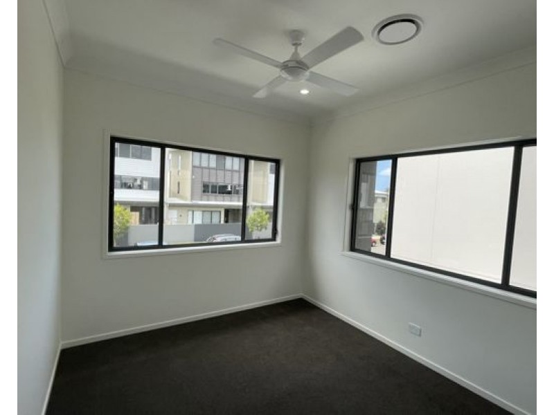 15/191-197 Marina Quays Boulevard in Hope Island, Hope Island QLD 4212