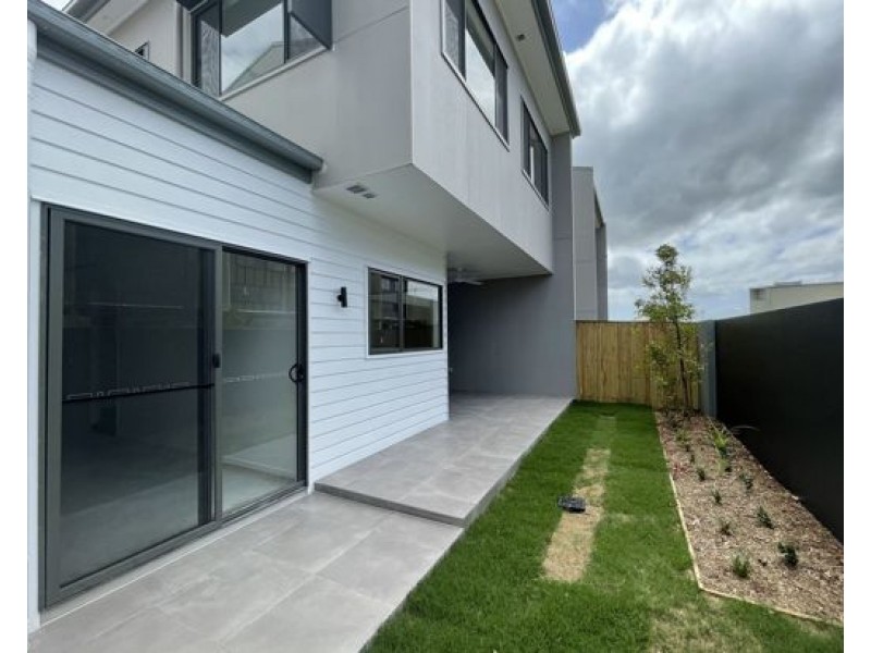 15/191-197 Marina Quays Boulevard in Hope Island, Hope Island QLD 4212