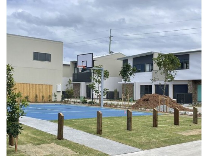 15/191-197 Marina Quays Boulevard in Hope Island, Hope Island QLD 4212