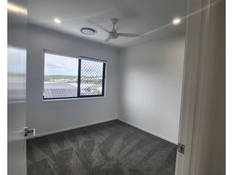 31 SAMFORD DRIVE,, Holmview QLD 4207