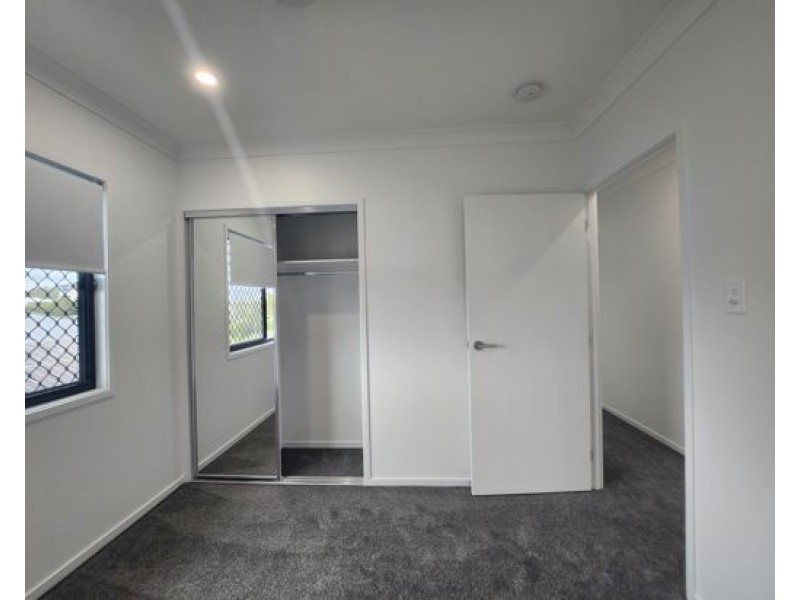 31 SAMFORD DRIVE,, Holmview QLD 4207