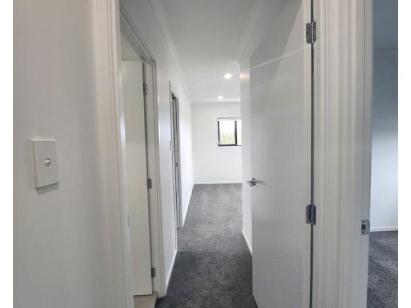 31 SAMFORD DRIVE,, Holmview QLD 4207