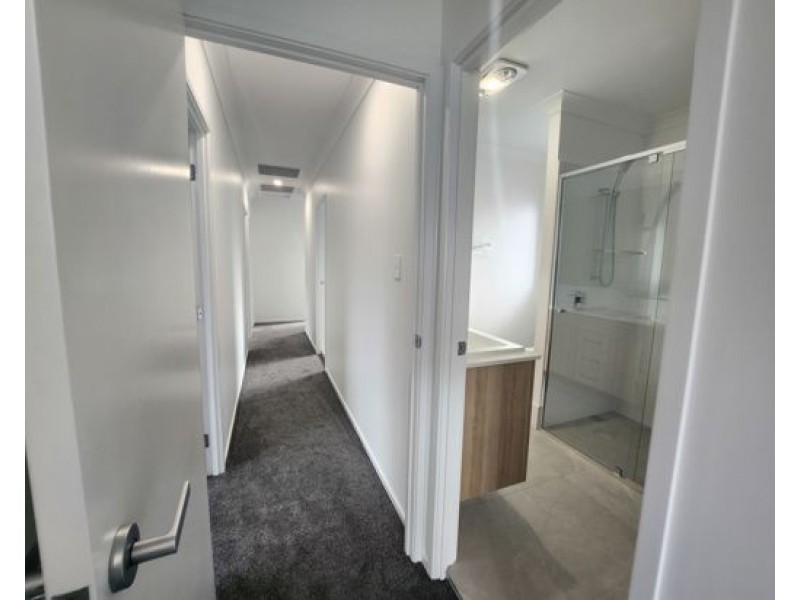 31 SAMFORD DRIVE,, Holmview QLD 4207