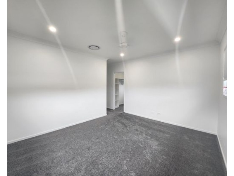 31 SAMFORD DRIVE,, Holmview QLD 4207