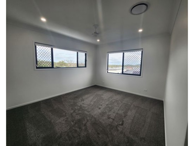 31 SAMFORD DRIVE,, Holmview QLD 4207