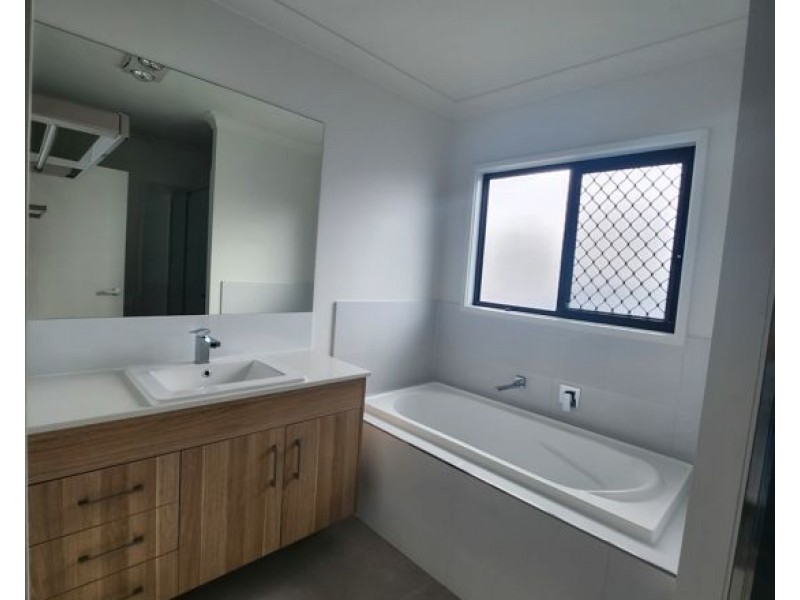 31 SAMFORD DRIVE,, Holmview QLD 4207