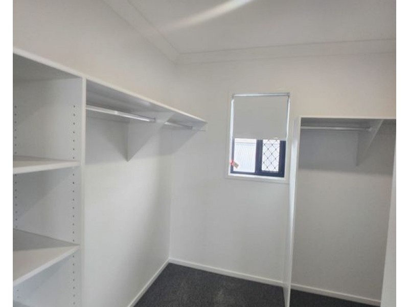 31 SAMFORD DRIVE,, Holmview QLD 4207