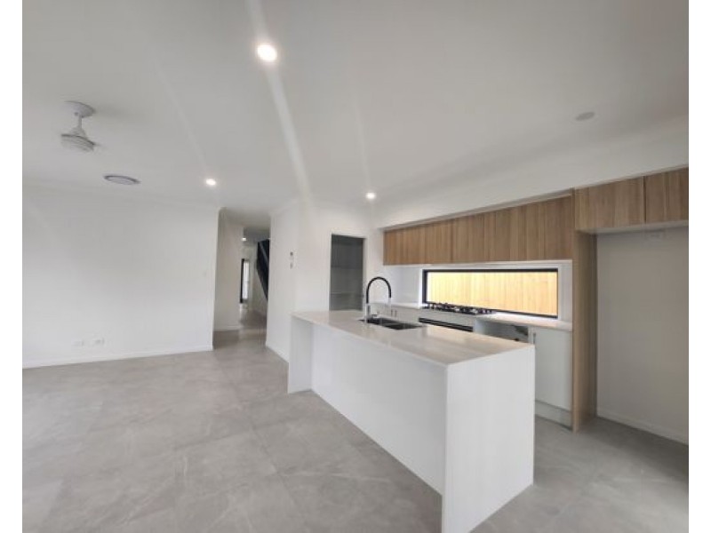 31 SAMFORD DRIVE,, Holmview QLD 4207