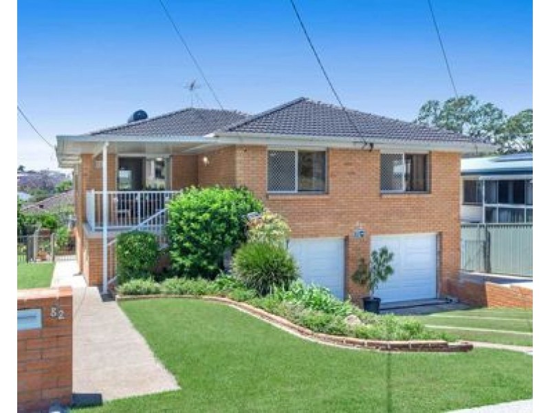 82 Long St, Camp Hill QLD 4152