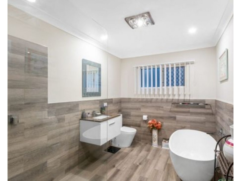 44 Gillan Street, Norman Park QLD 4170