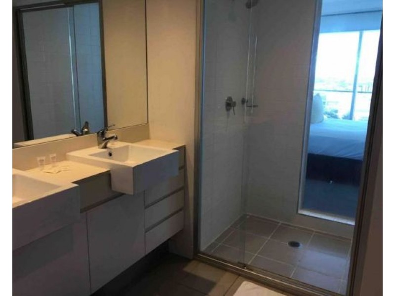 9 Lawson st, Southport QLD 4215