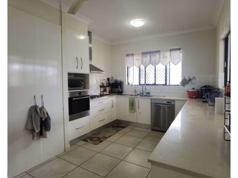 16 Botany Avenue, Redlynch QLD 4870