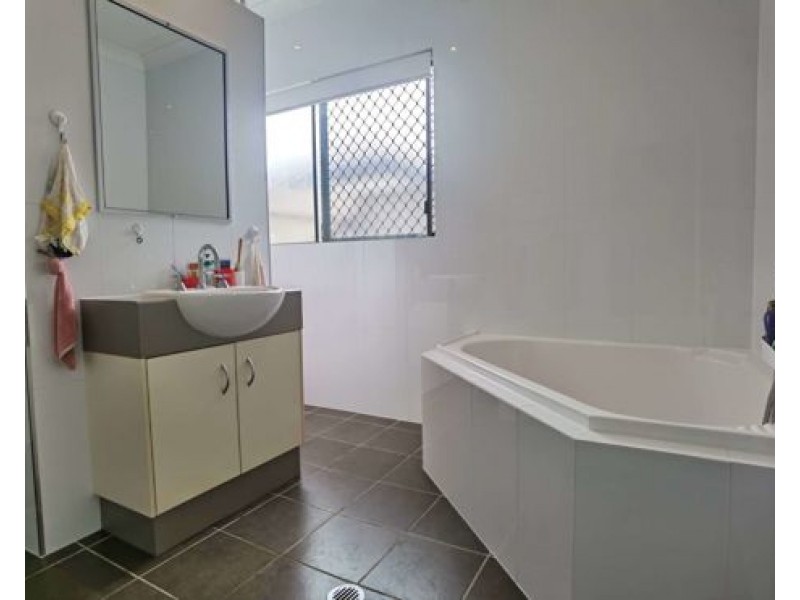 16 Botany Avenue, Redlynch QLD 4870