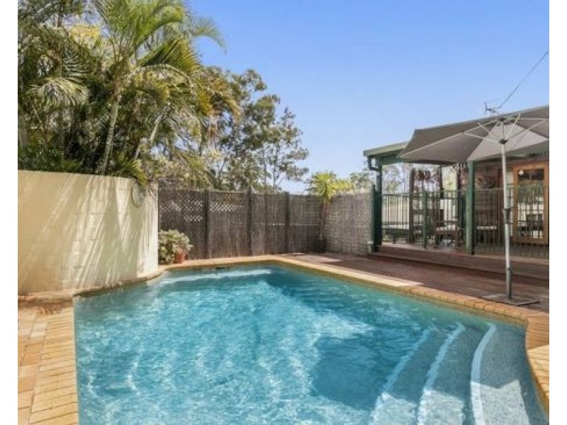 9 fawkner st, Chapel Hill QLD 4069
