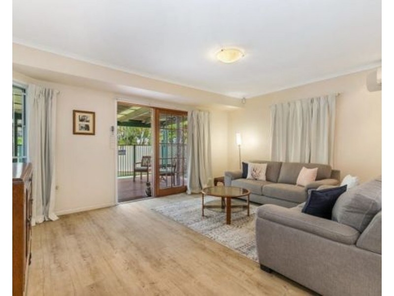 9 fawkner st, Chapel Hill QLD 4069