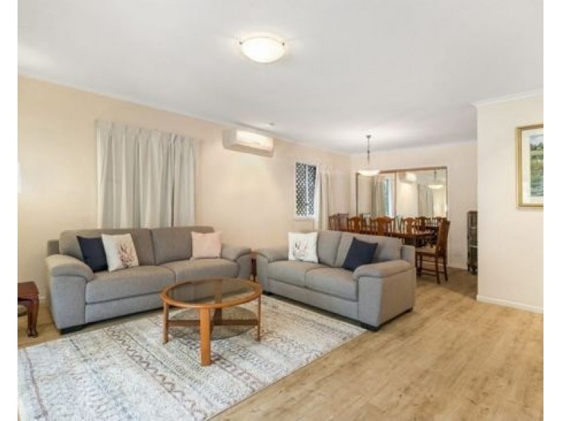 9 fawkner st, Chapel Hill QLD 4069