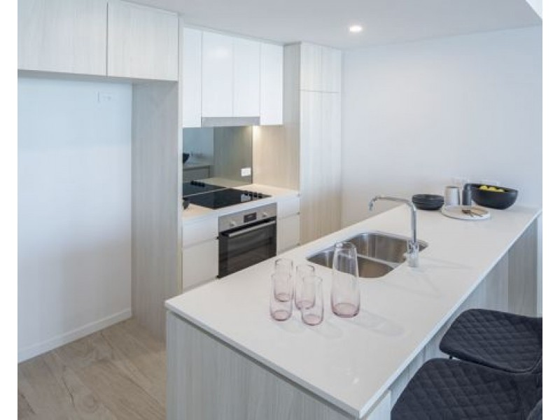 706/266 Stanhill Drive, Chevron Island QLD 4217