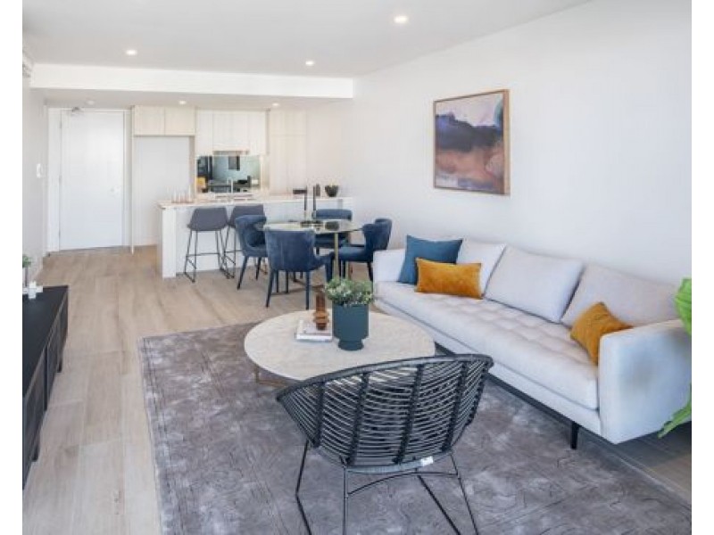 706/266 Stanhill Drive, Chevron Island QLD 4217